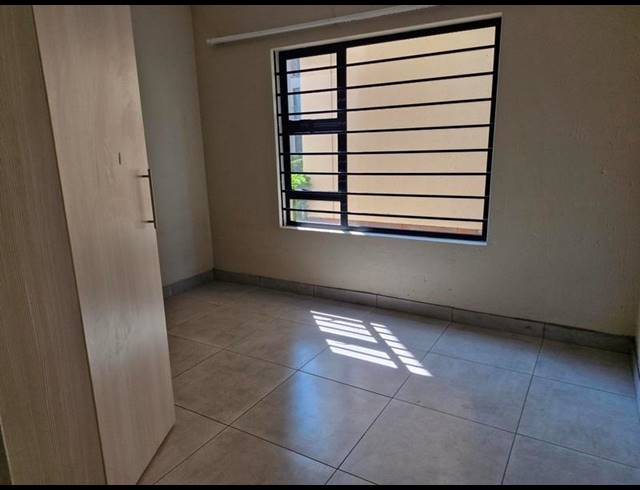 3 BEDROOM PROPERTY TO RENT IN LONEHILL